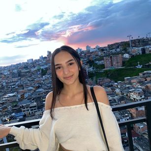 Model - Laura Ferreira Roleplay