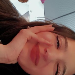 Model - Laura Ferreira Cei