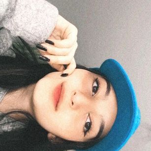 Model - Laura Ferreira Online