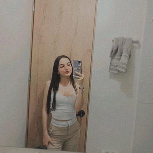 Model - Laura Ferreira Online