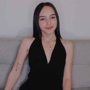 Model - Laura Ferreira Smalltits