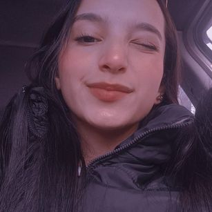 Model - Laura Ferreira Online