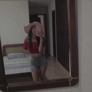 Model - Laura Ferreira Cei