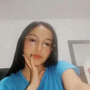 Model - Laura Ferreira Online