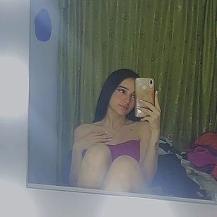 Model - Laura Ferreira Smalltits