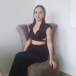 Model - Laura Ferreira Cei