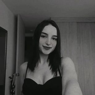 Model - Laura Ferreira Bigass