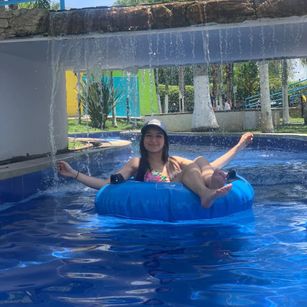 Model - Laura Ferreira Online