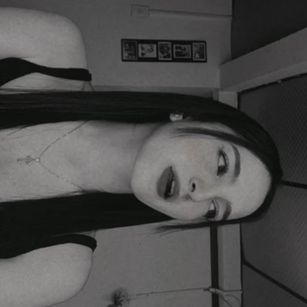 Model - Laura Ferreira Joi