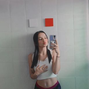 Model - Laura Ferreira Sexchat