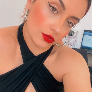 Model - Bella Lee tiny