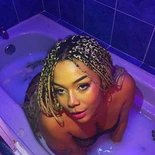 Model - Miaw Prada Ebony