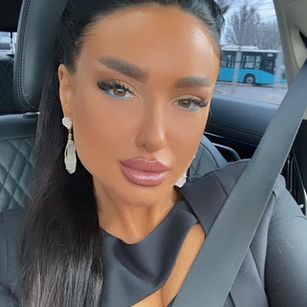 Model - Nirvana blowjob