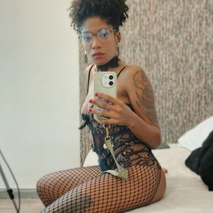 Model - EimyClaris heels