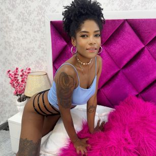 Model - EimyClaris joi