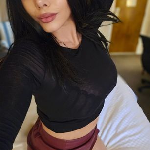 Model - The Devouring Muse pantyhose