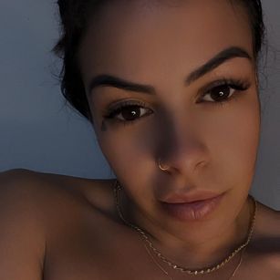 Model - Savanna Benedetti bigass