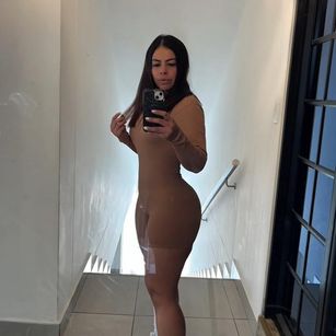 Model - Savanna Benedetti spanks