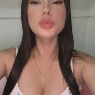 Model - Carolain dildo