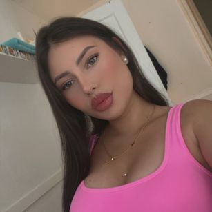 Model - Carolain atm