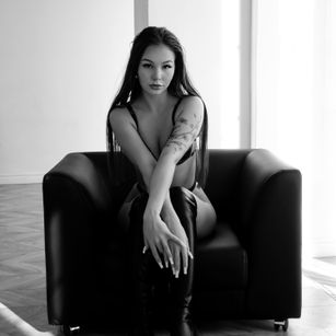 Model - Tracy shavedpussy