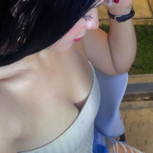 Model - NahomiLatin FRIENDLY