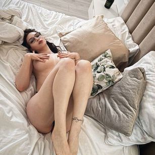 Model - Mari Nette young