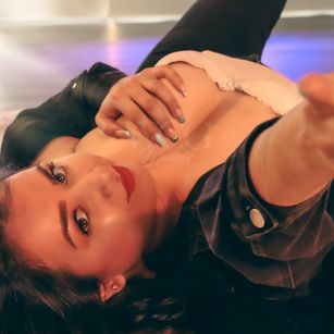 Model - Kim Kalifa petite