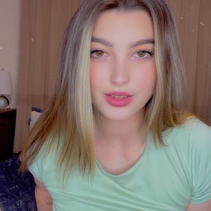 Model - HarleySin shaved