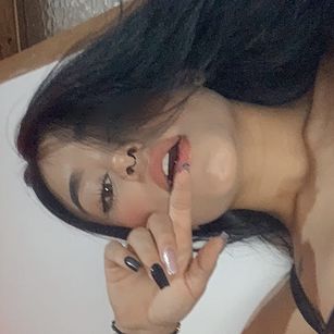 Model - Lexxiee Haze shaved