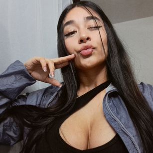 Model - Lexxiee Haze feet