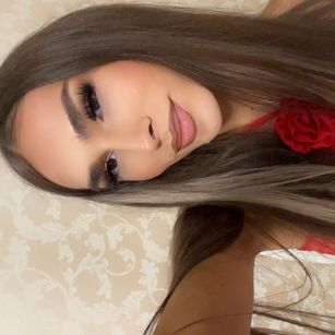 Model - AlbaKilian striptease