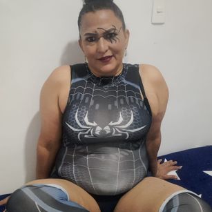 Model - sara love bigtits