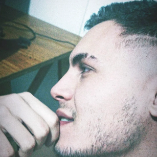 Model - GONZALO ojosclaros