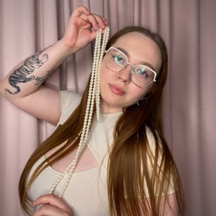 Model - Emma Adorablle dildo