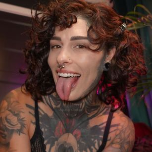 Model - MissKayKomodo worship