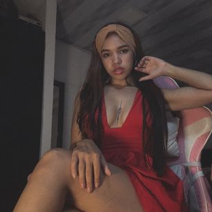 Model - Saraontheblock anal