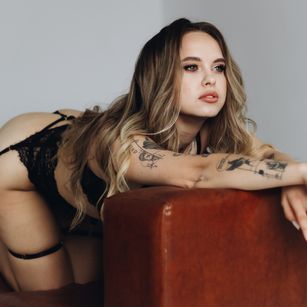 Model - Khaleesi Moon play