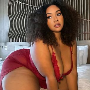 Model - TillyBinx Ebony