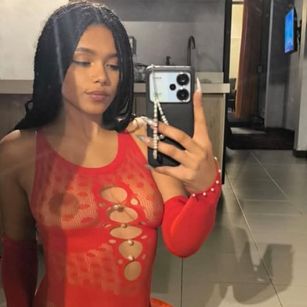 Model - Naomi_Fire squirt