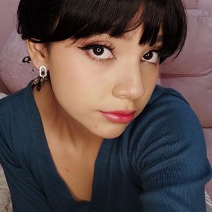 Model - Bella Sky Squirt