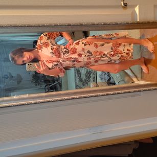 Model - Daisy curious