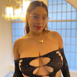 Model - AlexaGreek heels