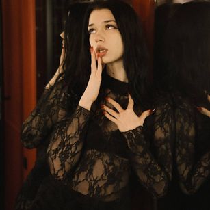 Model - Amy and Mira bigass