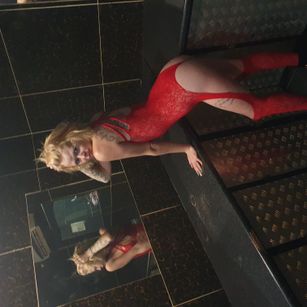 Model - Vixcen Fetishes