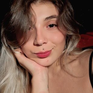 Model - Andromeda chating