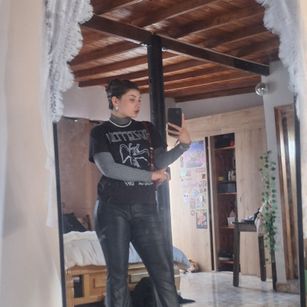 Model - Andromeda chating