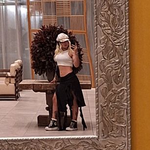 Model - Andromeda girlfriend