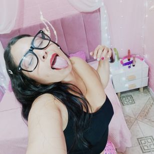 Model - chloe squirt