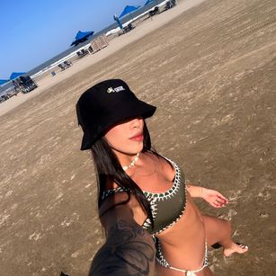 Model - KylieWhite humiliation